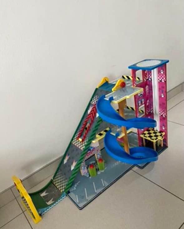 Mega ramp racing Kit car garage from Kids craft (no cars)