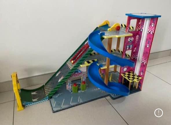 Mega ramp racing Kit car garage from Kids craft (no cars)