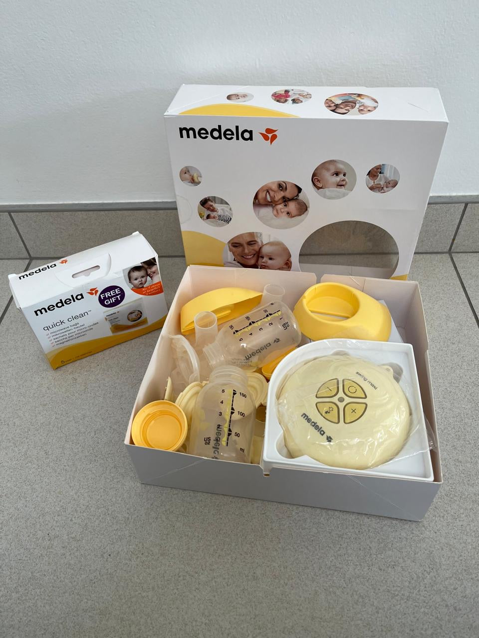 Medela Swing Maxi double electric Breastpump with Bag. R2600. Good condition.