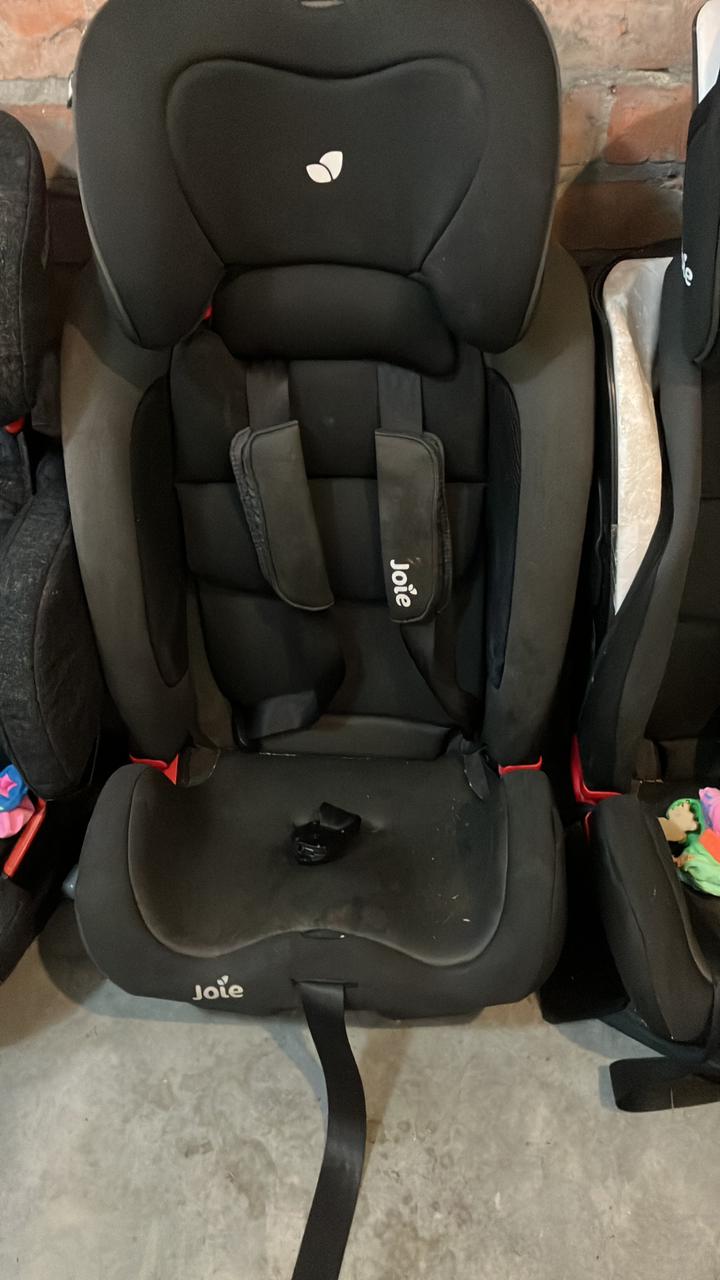 2 x Joeie stages car seat .car seat all the way to booster. 9-36kg.R2000 each.